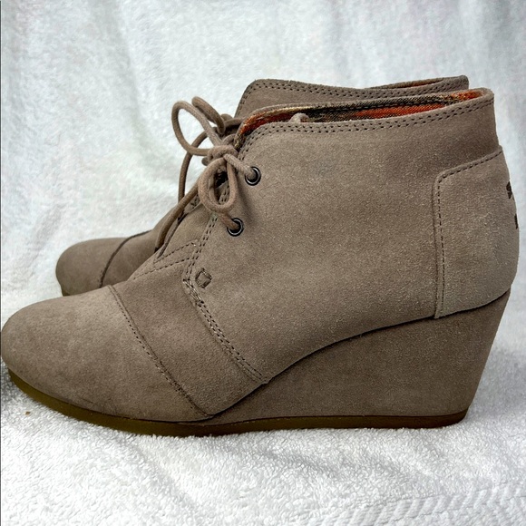 Toms Women's Beige Wedge Ankle Boots - Picture 6 of 8